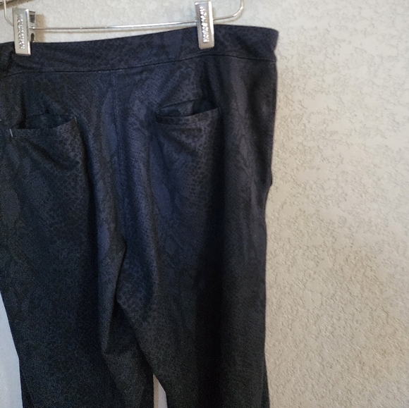 Lululemon lounge Pants snake print - Picture 5 of 6